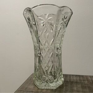 Vintage Anchor Hocking Star of David Prescut Tall Scalloped Rim Clear Glass Vase